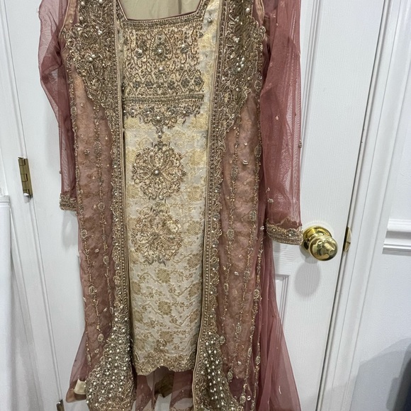 PAKISTANI WEDDING WEAR DESIGNER OUTFIT - Picture 1 of 8